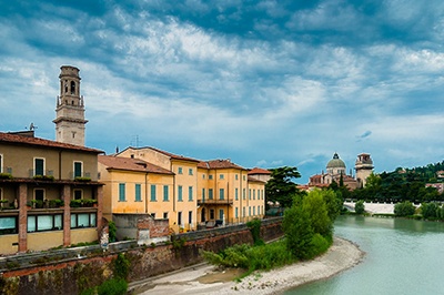 Verona Italia booking