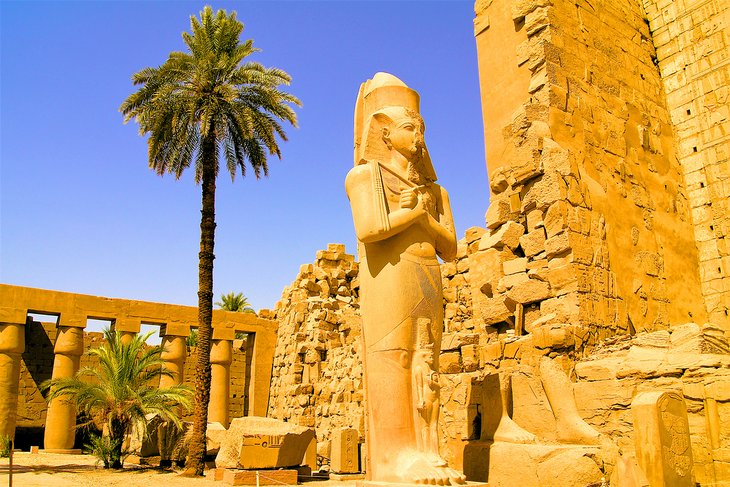 Estatua en el templo de Karnak en Luxor.