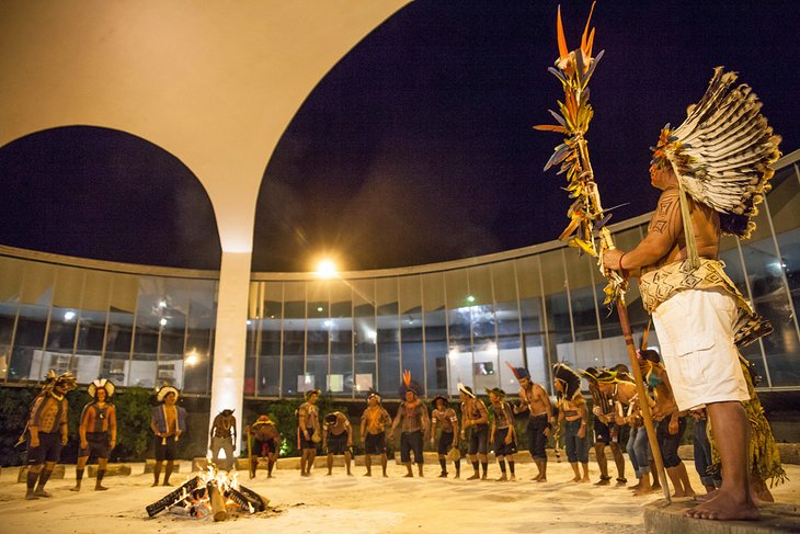 Ceremonia de los pueblos indígenas en el Museu do Indio