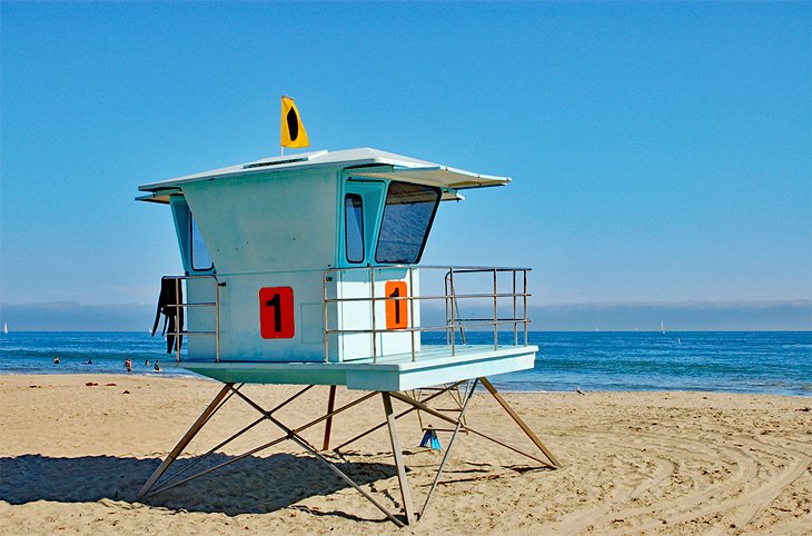 Torre de salvavidas en la playa de Santa Cruz