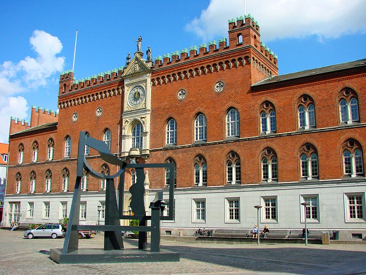 Ayuntamiento de Odense y plaza Flakhaven