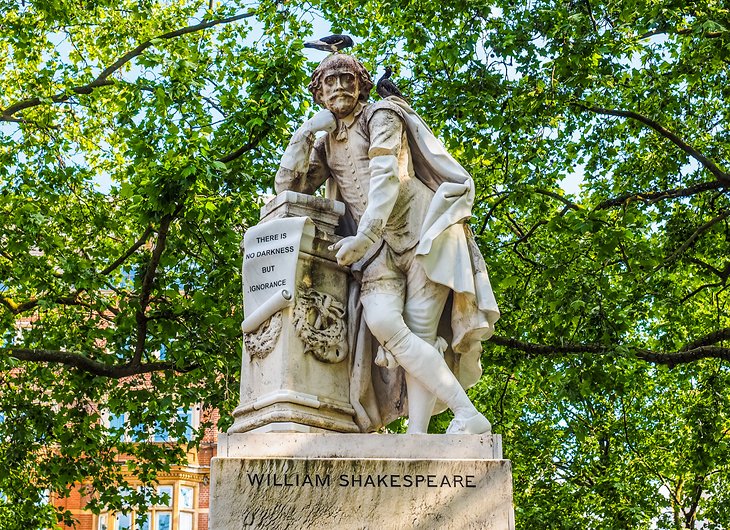 Estatua de William Shakespeare en Leicester Square.