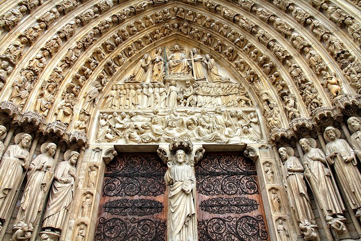 La fachada oeste: reyes e iconos cristianos