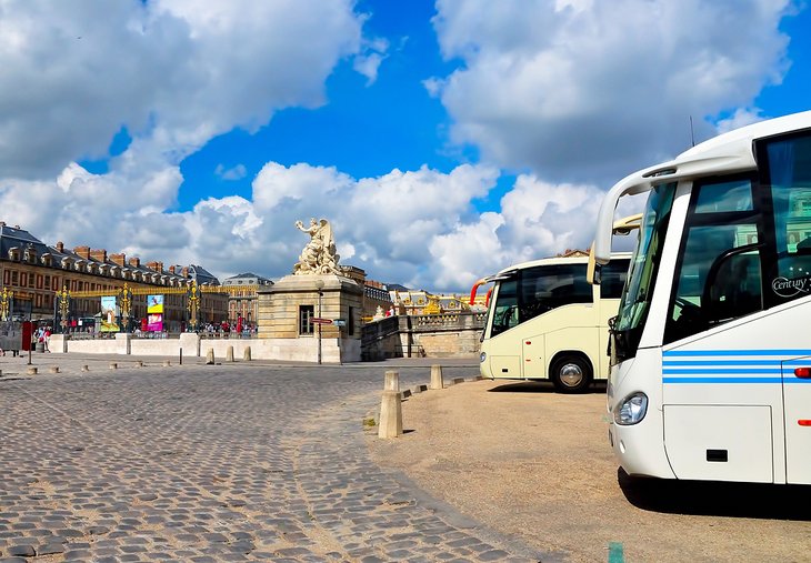Autobuses en el castillo de Versalles