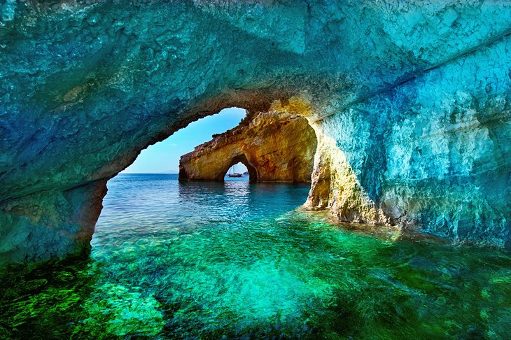 Las cuevas azules de Z & aacute; kynthos