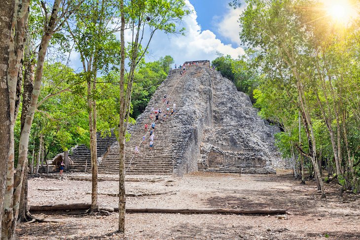 La pirámide maya de Nohoch Mul en Cobá