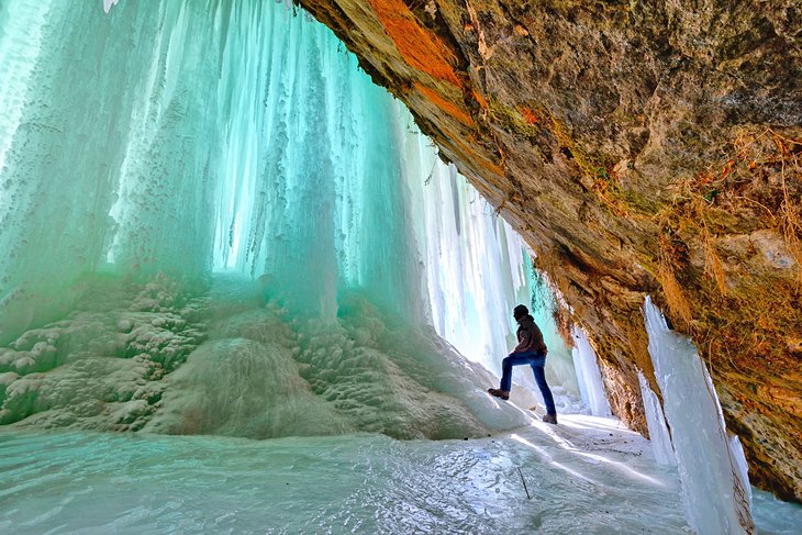 Cuevas de Munising con hielo espectacular en invierno