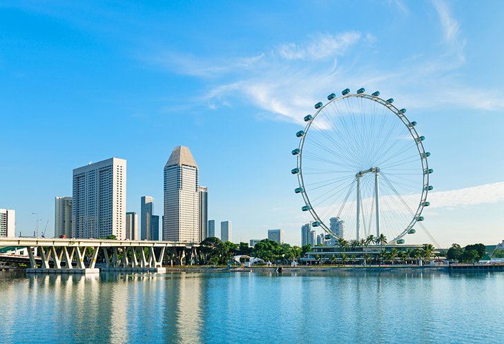 La noria y el horizonte de Singapore Flyer