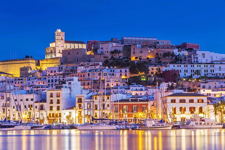 Ibiza ciudad de noche