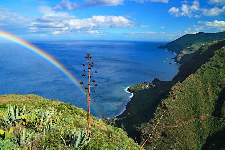 Arco iris sobre la costa de La Palma