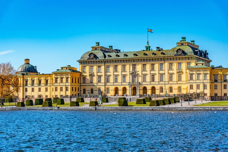 Palacio de Drottningholm en el lago Malaren