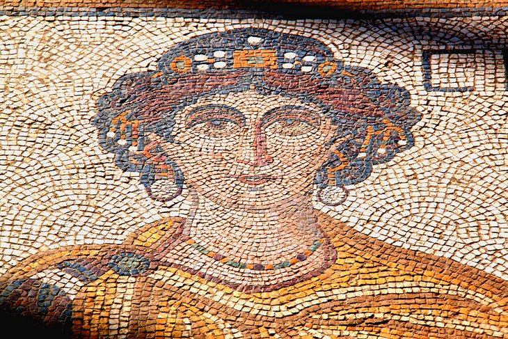 Detalle de mosaico en el interior del Museo del Mosaico Haleplibahçe
