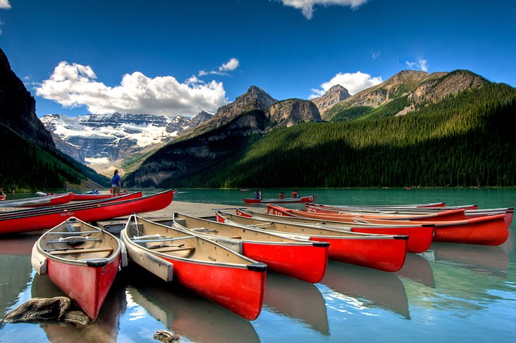 Canoas en el lago Louise