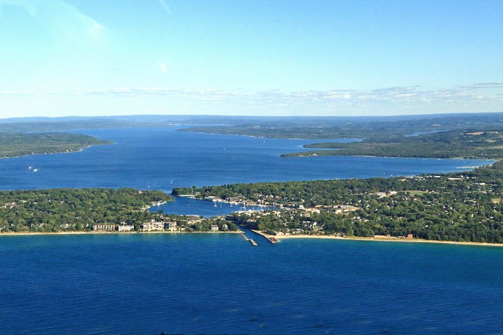 Vista aérea del lago Charlevoix