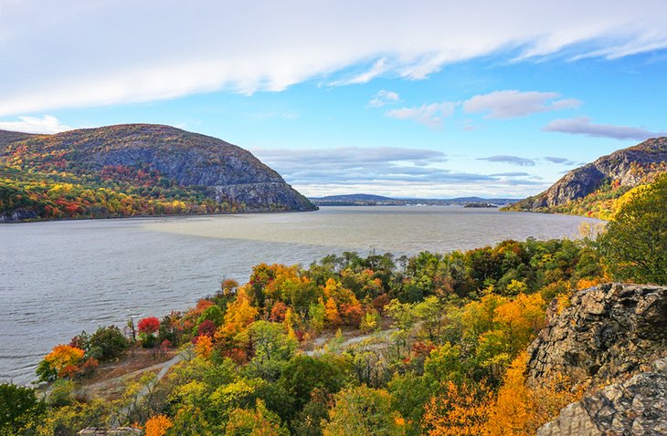 Vista del río Hudson en el otoño de Little Stony Point