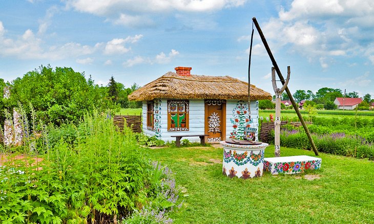 Edificio pintado en Zalipie Village